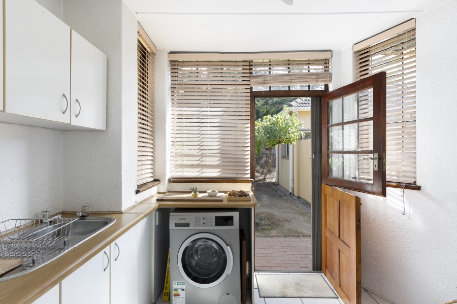 To Let 1 Bedroom Property for Rent in Westridge Western Cape